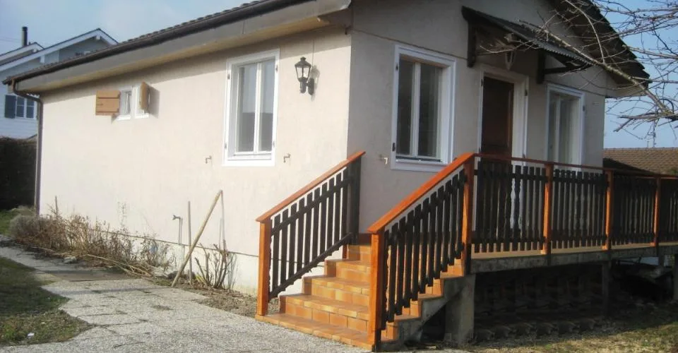 Petite maison individuelle avec jardin ! BAIL A DUREE MAXIMUM D'UN AN !