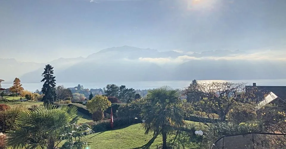 Belle maison mitoyenne de 6 pièces avec vue sur le lac