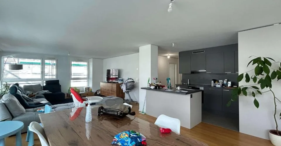 Spacieux appartement de 4.5 pièces au centre de La Chaux-de-Fonds – photo 2 sur 3