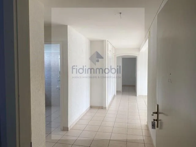 4 Zimmer Wohnung, 2300 La Chaux-de-Fonds