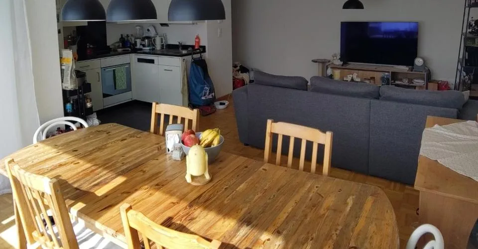 Bel appartement lumineux de 3.5 pièces au 4ème et dernier étage avec ascenseur.