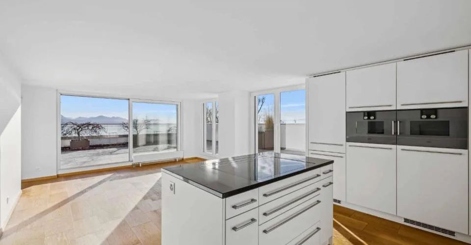 Exceptional attic with a magnificent view of the lake – photo 7 of 23