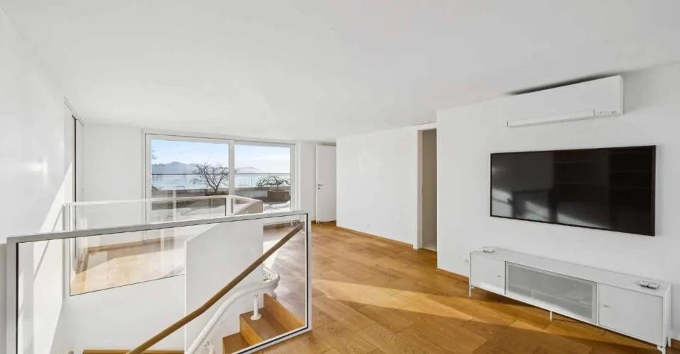 Exceptional attic with a magnificent view of the lake – photo 6 of 23
