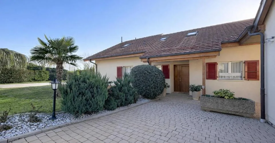 Villa mit beheiztem Pool und freier Sicht in Villars-Sainte-Croix – Foto 12 von 25