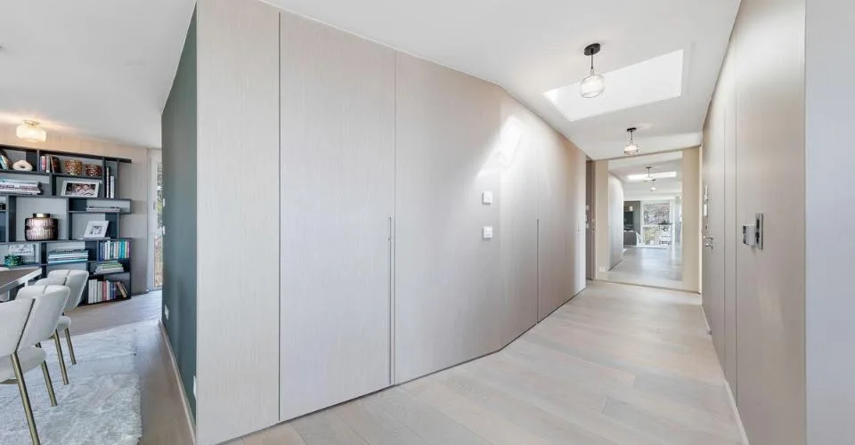 Prächtiges Attikapartment mit 180-Grad-Panoramablick auf den See und die Alpen – Foto 5 von 25