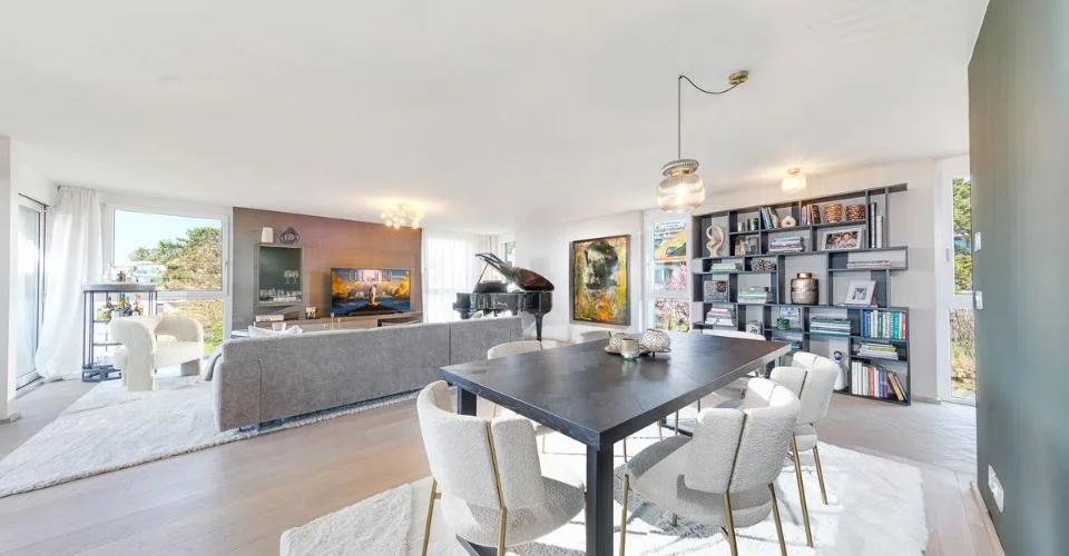 Prächtiges Attikapartment mit 180-Grad-Panoramablick auf den See und die Alpen – Foto 2 von 25