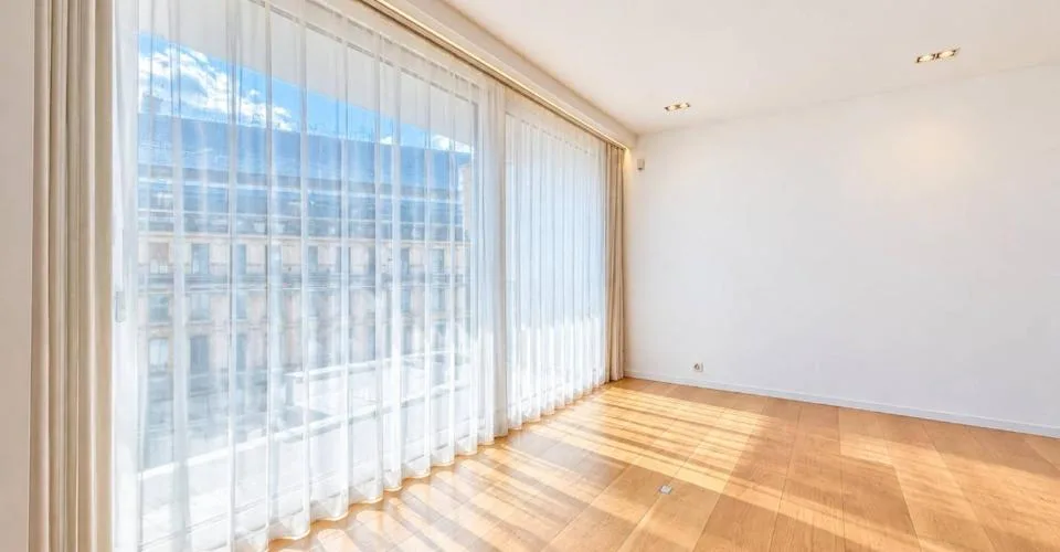 LUXUS UND EXKLUSIVITÄT ZWEI SCHRITE VOM SEE ENTFERNT - geräumiges 4-Zimmer-Wohnung mit Durchgang – Foto 5 von 26