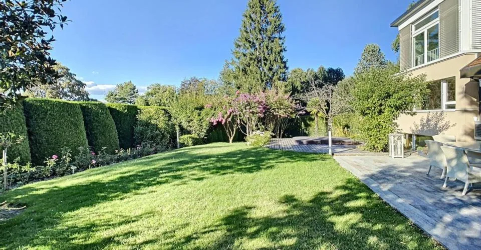 Charmante maison à rénover avec vue sur lac – photo 13 sur 17
