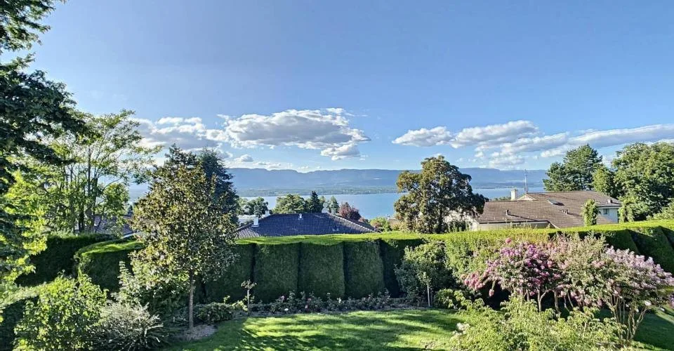 Charmante maison à rénover avec vue sur lac – photo 9 sur 17