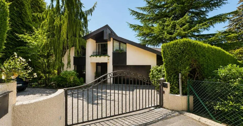 Villa mit Ausblick auf den See und die Alpen in einem erhaltenen Umfeld – Foto 16 von 25