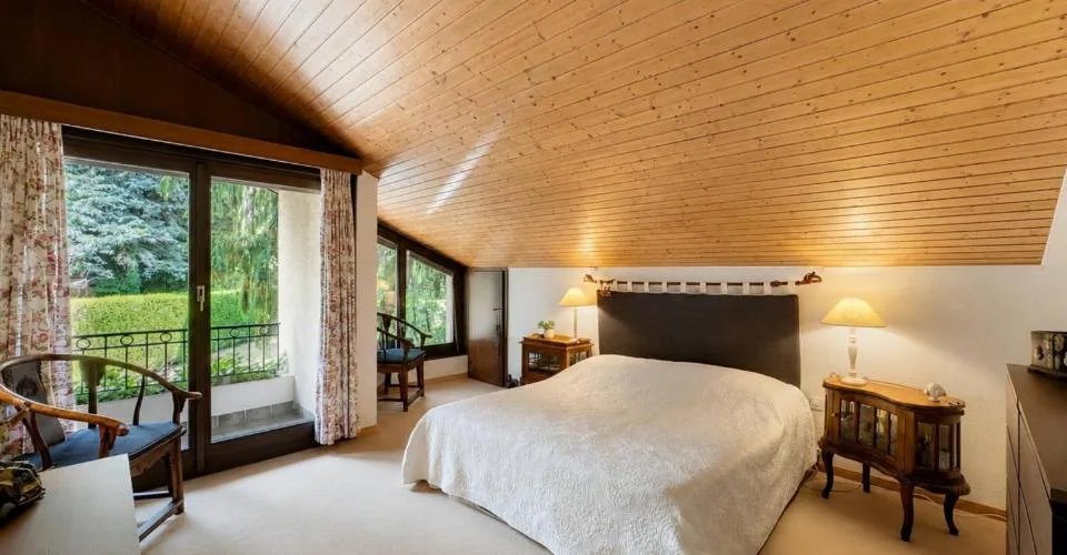 Villa mit Ausblick auf den See und die Alpen in einem erhaltenen Umfeld – Foto 12 von 25