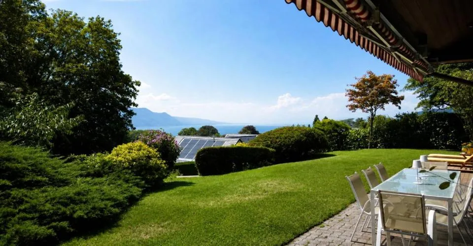 Villa mit Ausblick auf den See und die Alpen in einem erhaltenen Umfeld – Foto 4 von 25