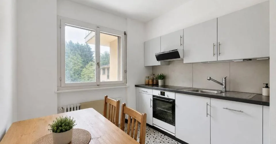 Auf der letzten Etage, 3.5-Zimmer-Wohnung mit Seeblick – Foto 8 von 18