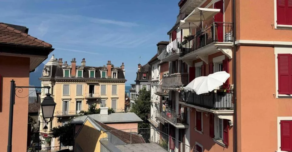 Spacieux appartement de 3,5 pièces au cœur du Vieux-Montreux – Foto 2 von 16