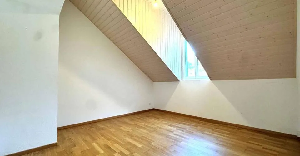 Bel attique de 4,5 pièces avec grande mezzanine – Foto 7 von 10