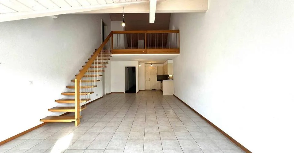 Bel attique de 4,5 pièces avec grande mezzanine – Foto 2 von 10