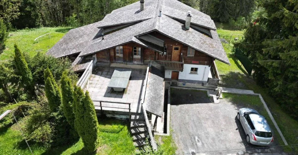 Authentique chalet de montagne avec vaste capacité d'hébergement – Foto 2 von 26