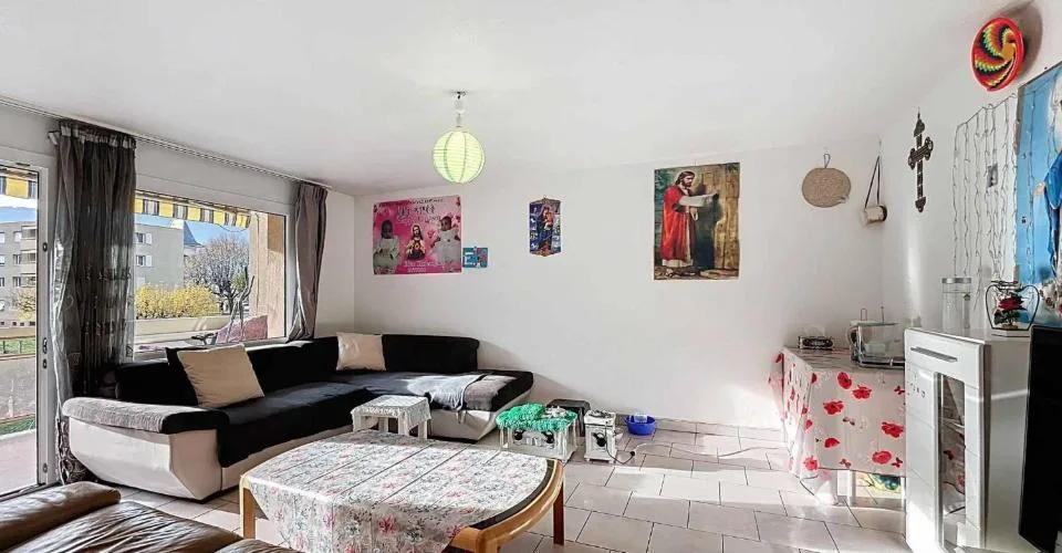 Wohnung 3.5 Zimmer mit schöner Aussicht auf die Berge – Foto 2 von 12