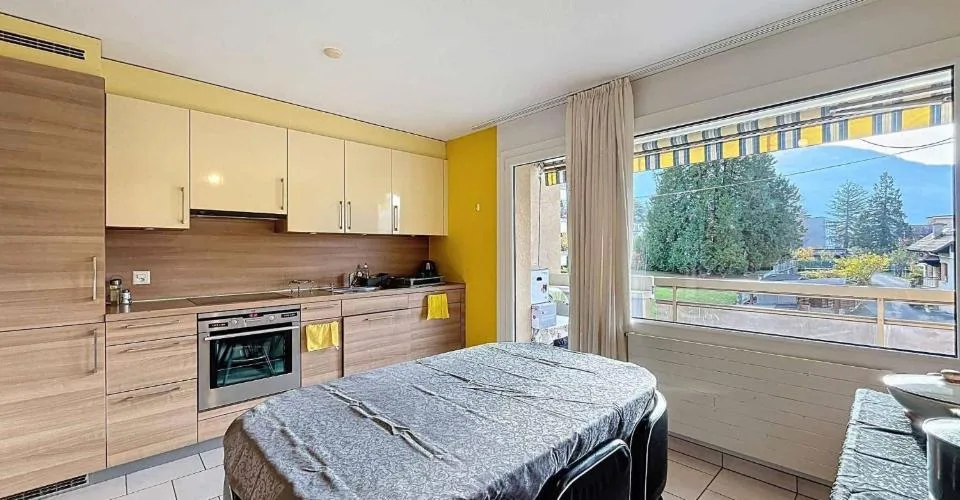 Wohnung 3.5 Zimmer mit schöner Aussicht auf die Berge – Foto 3 von 12