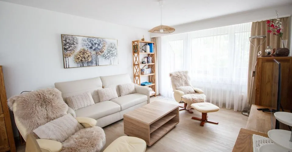 Appartement 2.5-04, appartement de 2.5 pièces entièrement rénové avec très grand balcon Sud-Est