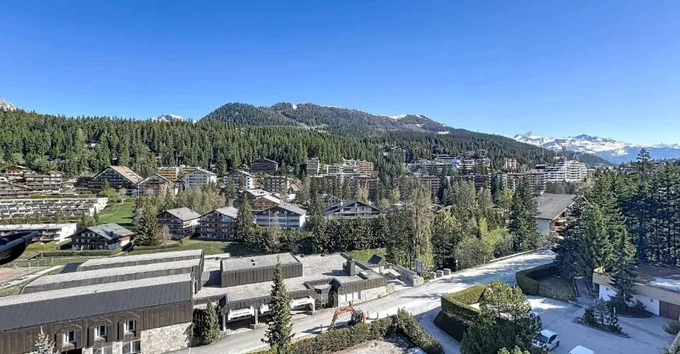 Wohnung mit 6.5 Zimmern im Dachgeschoss mit Blick auf den Golf und superber Aussicht + Studio – Foto 10 von 25