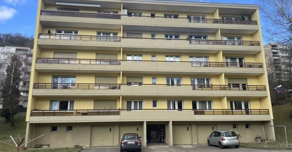 JOLI LOGEMENT DE 2 PIECES AVEC BALCON