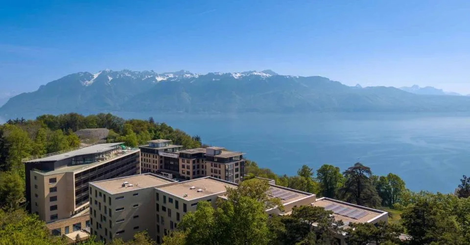 SELTEN ! 2,5 Zimmer mit großem Balkon - Letztes Stockwerk - Panoramablick auf den See – Foto 11 von 23