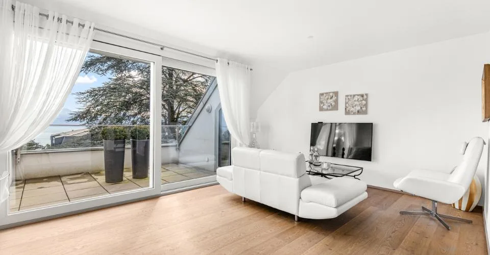 Duplex d'exception avec vue panoramique sur le lac Léman ! – photo 4 sur 25