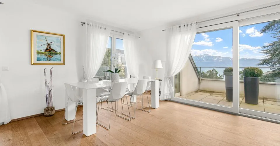 Duplex d'exception avec vue panoramique sur le lac Léman ! – photo 3 sur 25