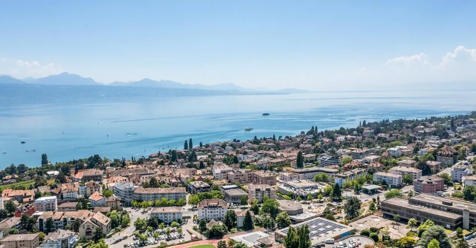 Duplex d'exception avec vue panoramique sur le lac Léman ! – photo 2 sur 25