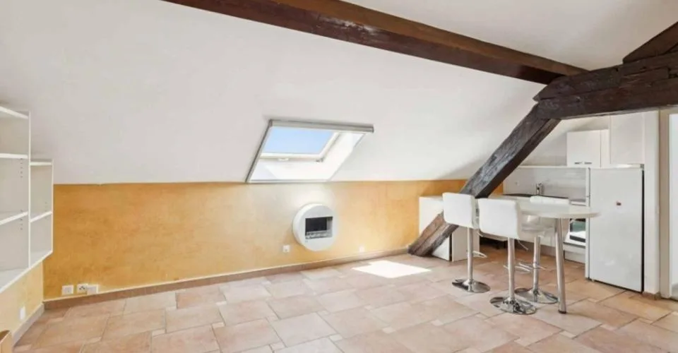 Charmant 3.5 pièces en attique dans une résidence unique – photo 4 sur 15