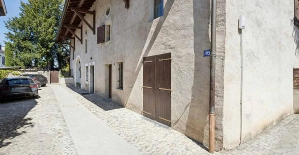 Charmant 3.5 pièces en attique dans une résidence unique – photo 3 sur 15