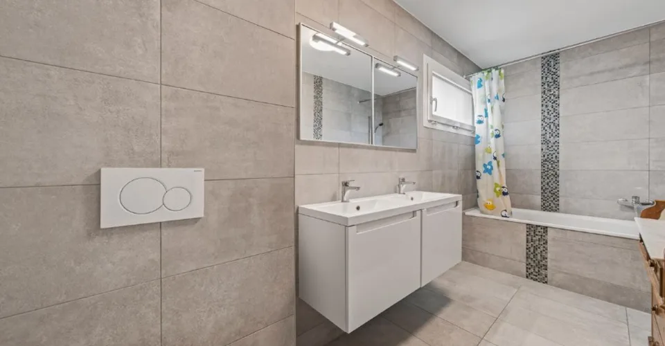Villa familiare recente con piscina riscaldata e vista aperta – foto 13 di 32