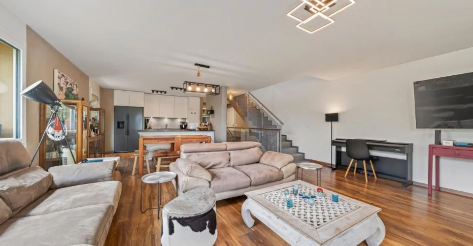 Villa familiare recente con piscina riscaldata e vista aperta – foto 3 di 32
