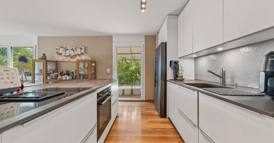 Villa familiare recente con piscina riscaldata e vista aperta – foto 6 di 32
