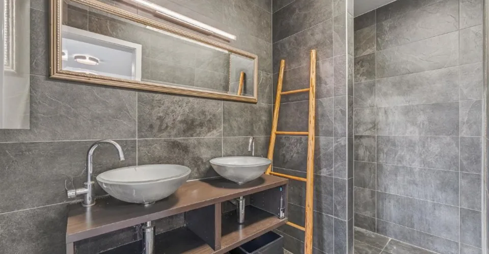 Villa familiare recente con piscina riscaldata e vista aperta – foto 10 di 32