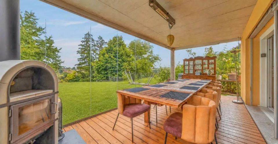 Villa familiare recente con piscina riscaldata e vista aperta – foto 4 di 32