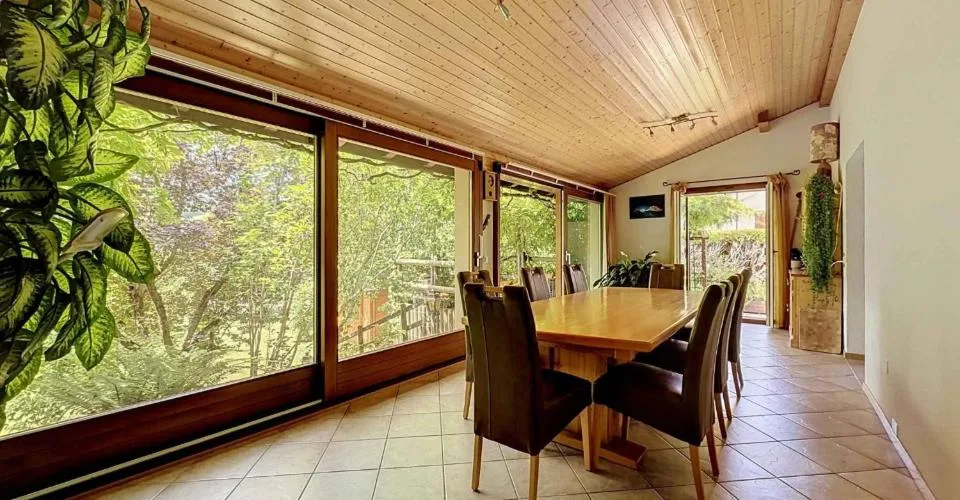 Grande maison individuelle dans son écrin de verdure – foto 2 di 25