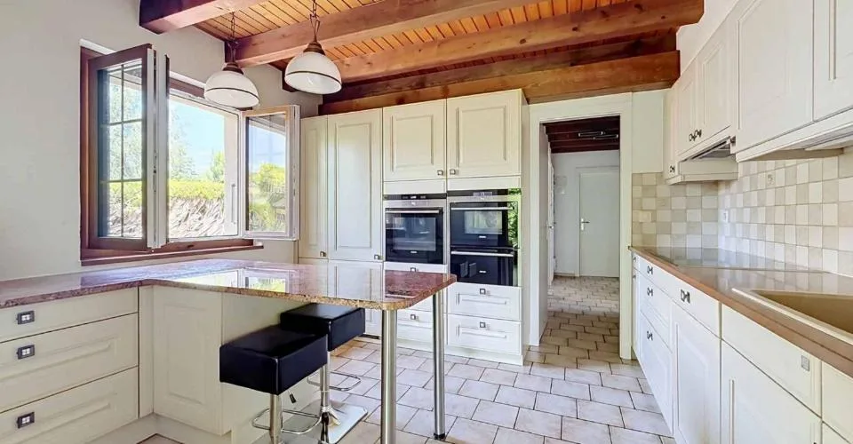 Grande maison individuelle dans son écrin de verdure – foto 5 di 25