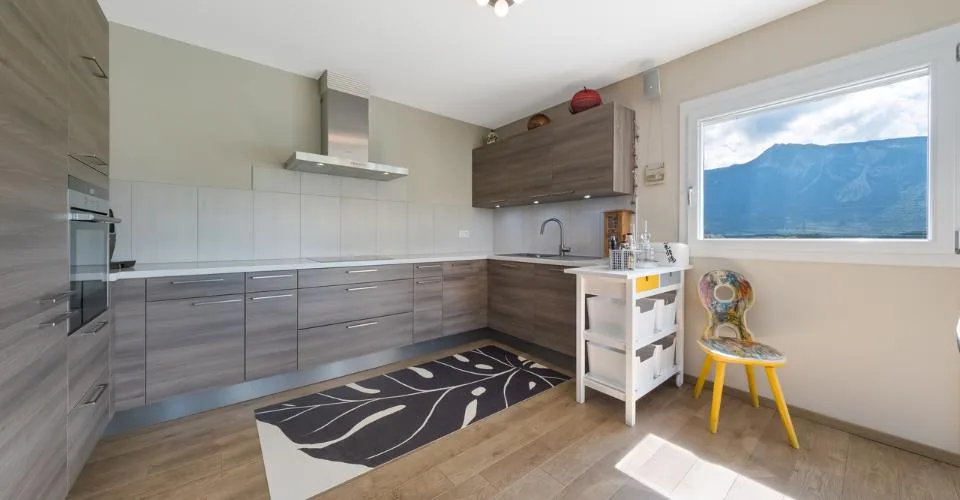 APPARTEMENT DE 4,5 PIÈCES - VUE PANORAMIQUE - GARAGE - EN EXCLUSIVITÉ – photo 15 sur 26
