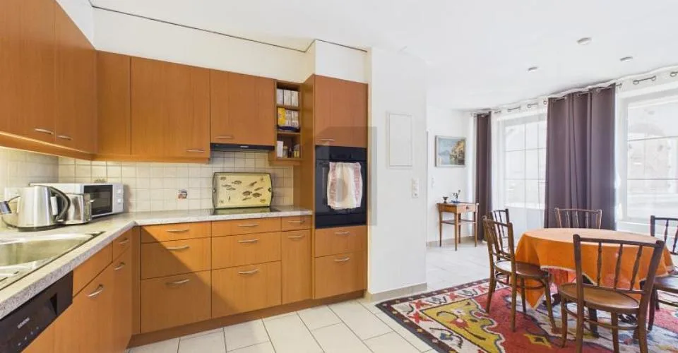 ÉLÉGANT LOGEMENT MEUBLÉ AU CHARME CONTEMPORAIN