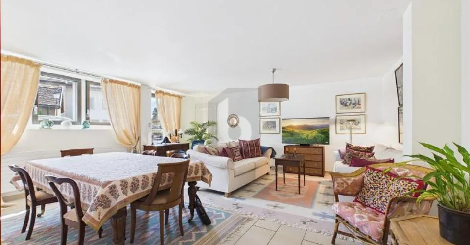 ÉLÉGANT LOGEMENT MEUBLÉ AU CHARME CONTEMPORAIN