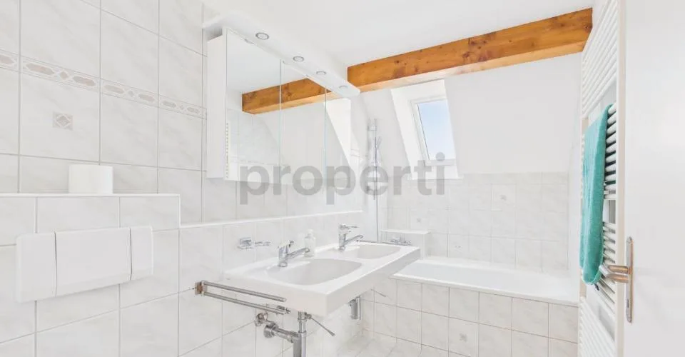 Charmante 4-Zimmer-Maisonette-Wohnung mit Dachgeschoss-Charme in Feuerthalen