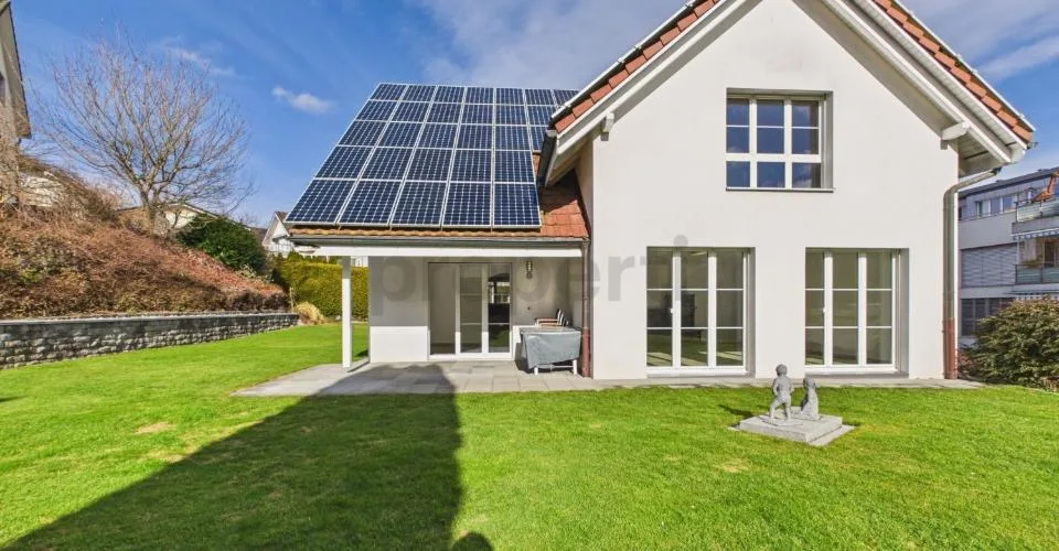 Modernes freistehendes 5.5-Zimmer-Einfamilienhaus mit Doppelgarage und zwei E-Ladestationen in Lindau