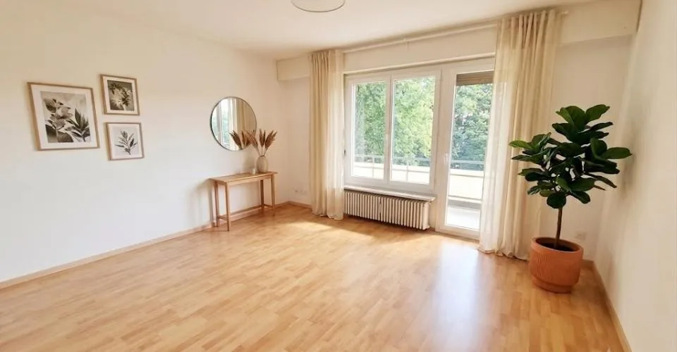 Befristet: Helles Wohntraum-Juwel mit Balkon (ca. 1,5 J.)