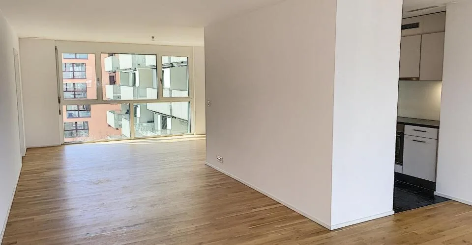 Appartement 4.5 pièces au 3ème Etage - Wohnung 4.5 Zimmer am 3. Stockwerk