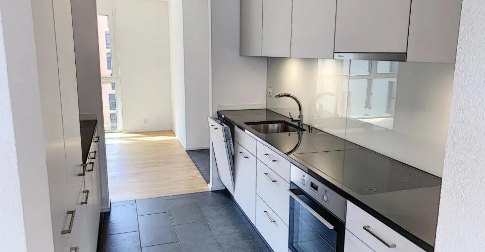 Appartement 4.5 pièces au 3ème Etage - Wohnung 4.5 Zimmer am 3. Stockwerk