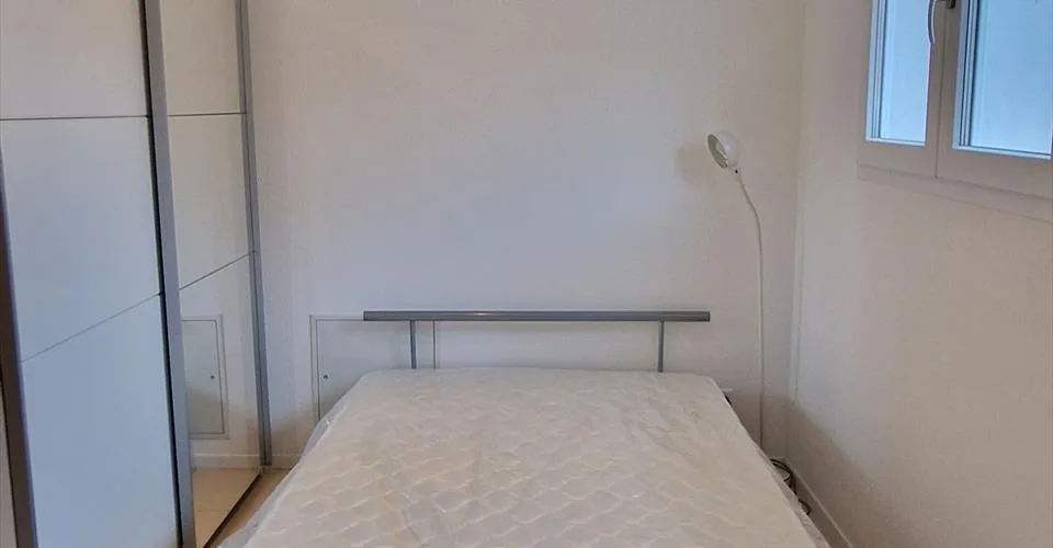 Studio 1.5 pièces à louer à Corbières