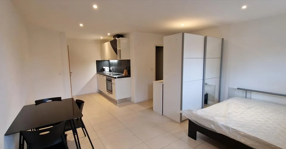 Studio 1.5 pièces à louer à Corbières