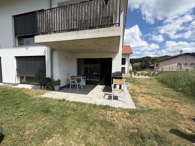 Bel appartement de 4.5 pièces au rez-de-chaussée avec jardin privatif